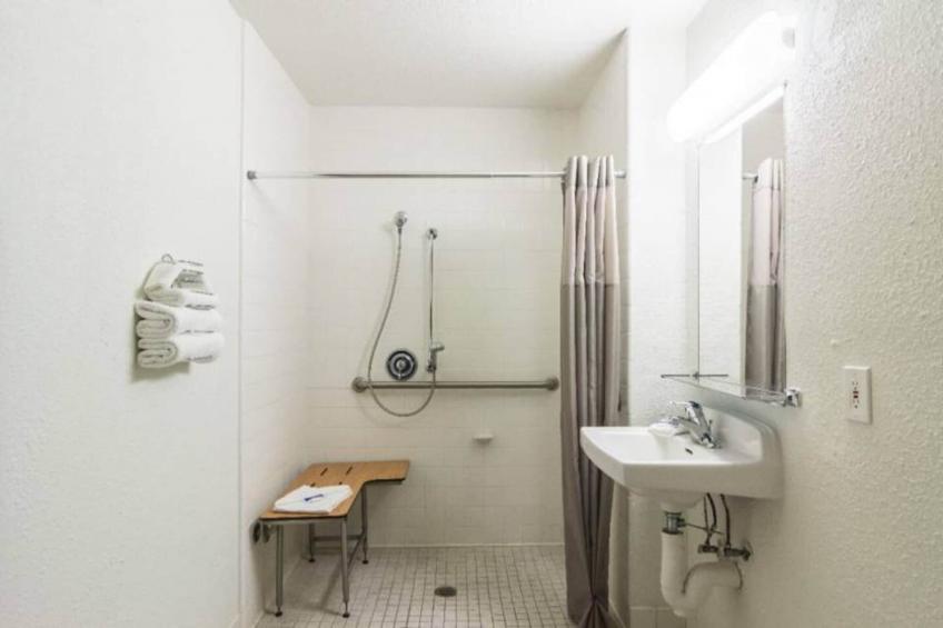 1 Full Bed  Mobility Access RI Shwr Nsmk - foto 12