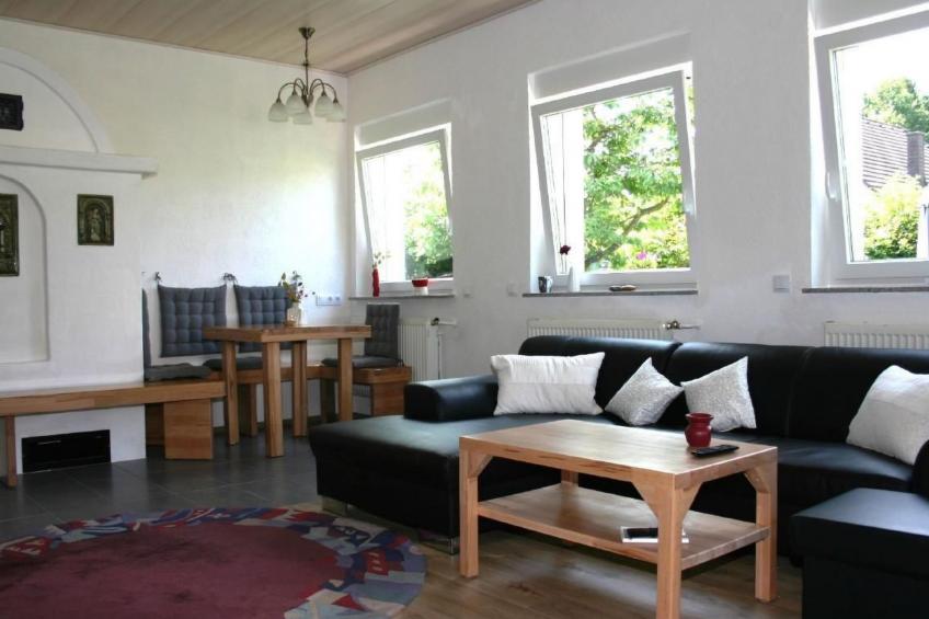 Helle Ferienwohnung in Mehren mit Eigenem Garten