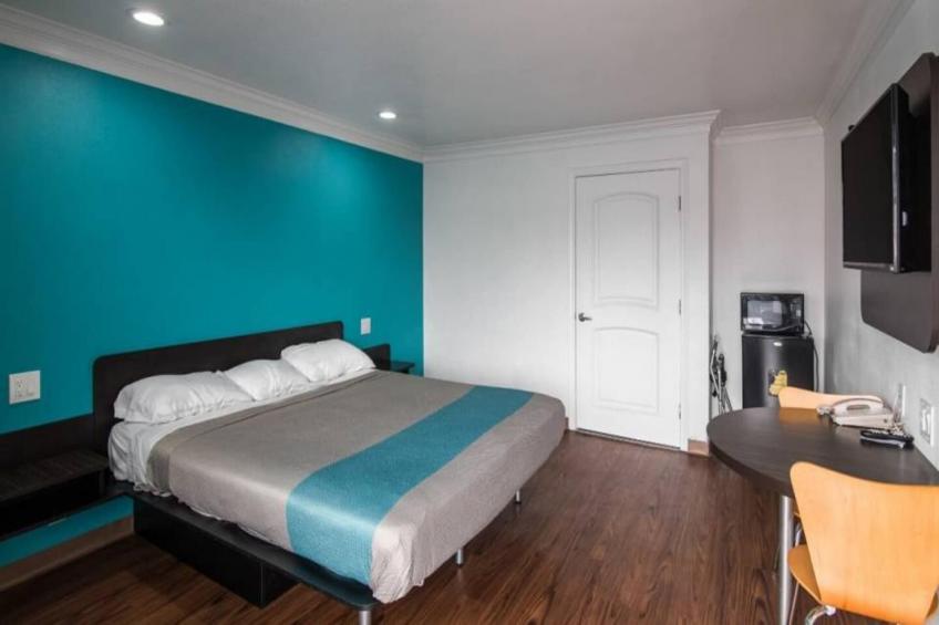 1 King Bed  Non-Smoking Micfridge - foto 8