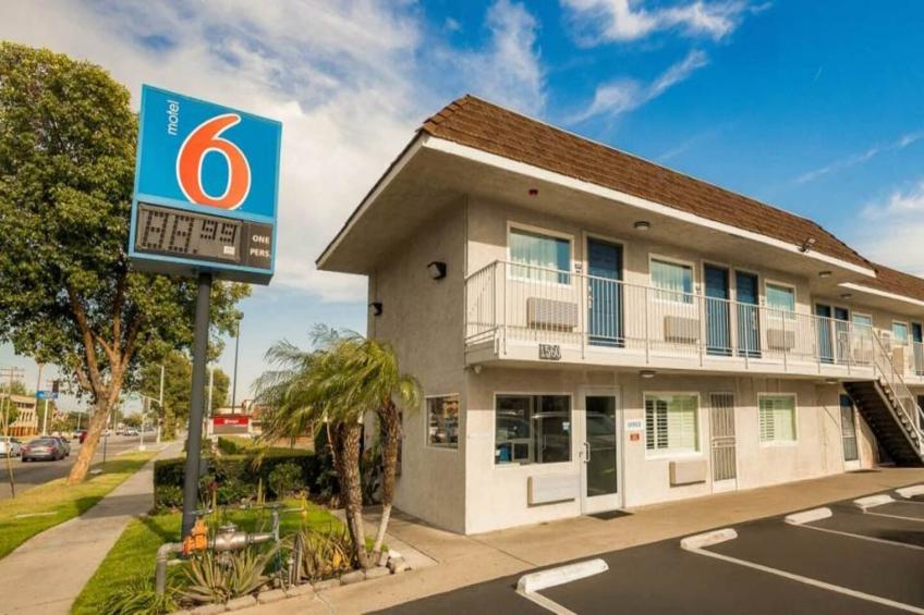 1 QUEEN BED  NON-SMOKING MINI FRIDGE - foto 5
