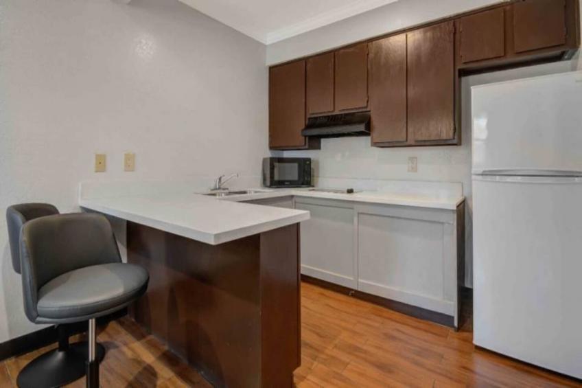 2 Queen Beds  Suite Non-Smoking Kitchen - foto 3