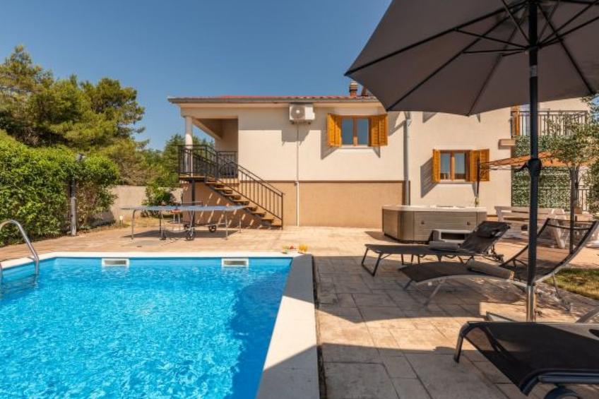 Holiday house Tina with jacuzzi and pool - foto 48