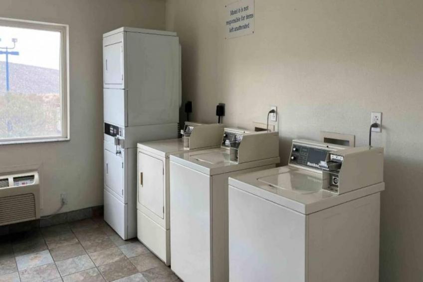 2 Queen Beds  Non-Smoking Kitchen - foto 6