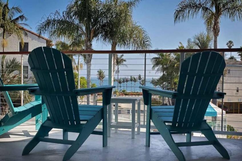 1 Queen Bed  Oceanside - New 60s Retro-Style Decor - foto 3