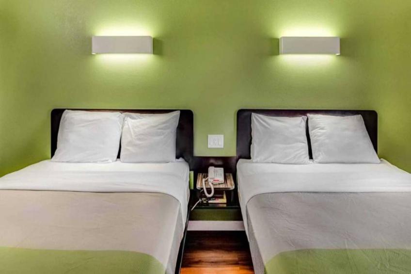 2 Full Beds  Non-Smoking Micfridge - foto 10