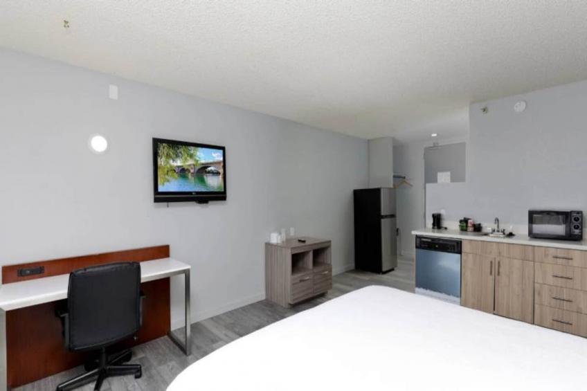 1 King Bed  Non-Smoking Micfridge - foto 10