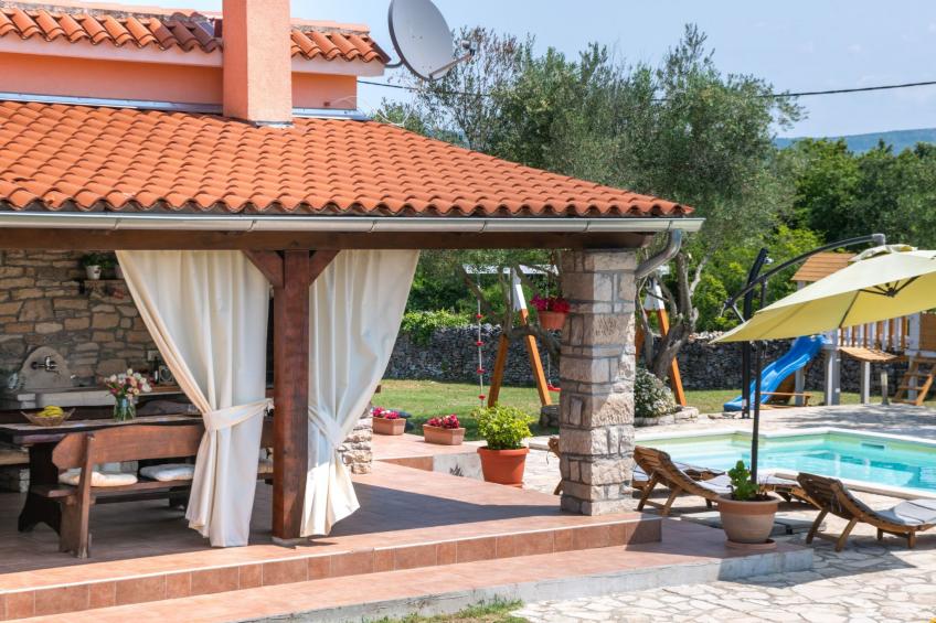 Villa mit privatem Pool und großem Garten - foto 36