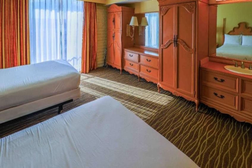 2 Full Beds  Non-Smoking Kitchen - foto 9