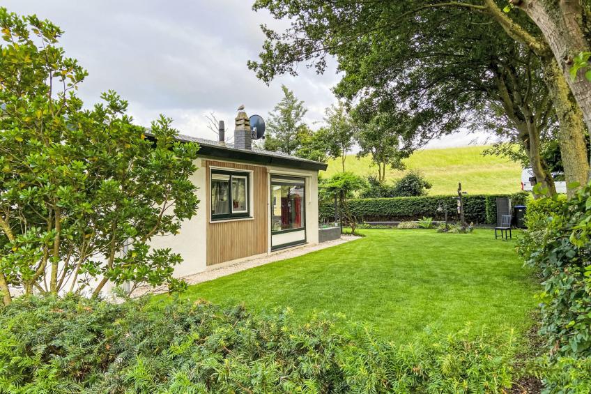 Kleines Haus mit Garten, direkt hinter dem Deich
