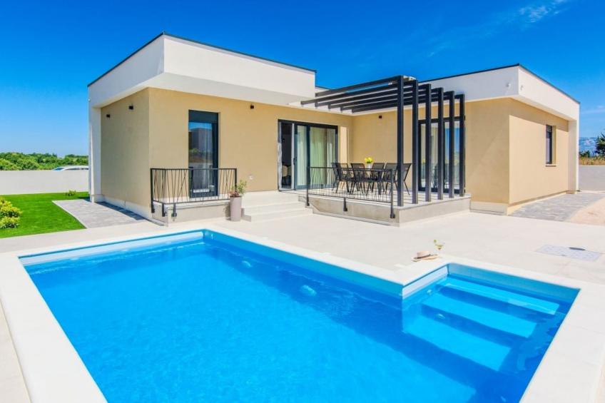 Neues modernes Poolhaus in Privlaka