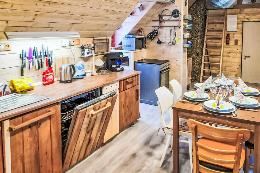 Roubenka u potoka - foto 2