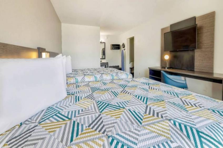 2 Queen Beds  Suite Non-Smoking Kitchen - foto 2
