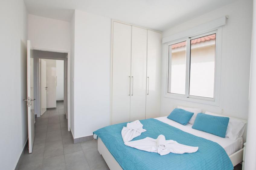 Moderne, geräumige Villa am Strand mit Pool - foto 8