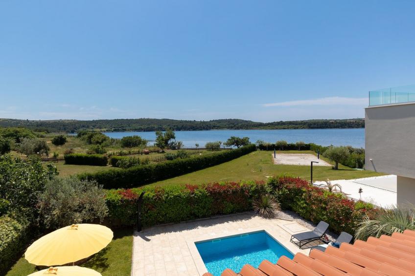 in Pomer mit privatem beheizten Pool und Meerblick - foto 19