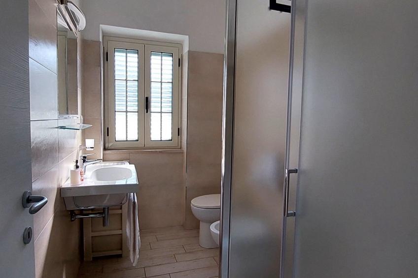 Zwei-Zimmer-Penthouse-Wohnung mit Terrasse mit Meerblick - foto 35