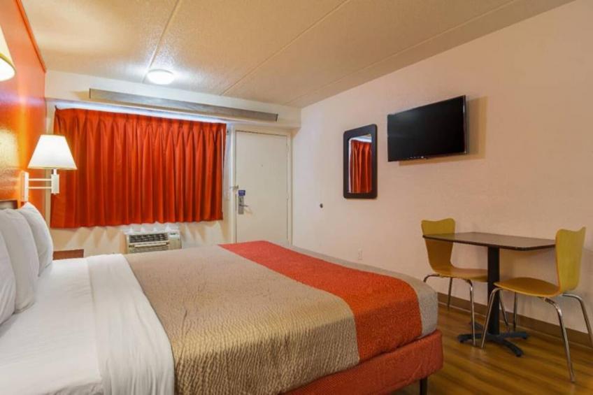 1 Full Bed  ADA/Tub - foto 16