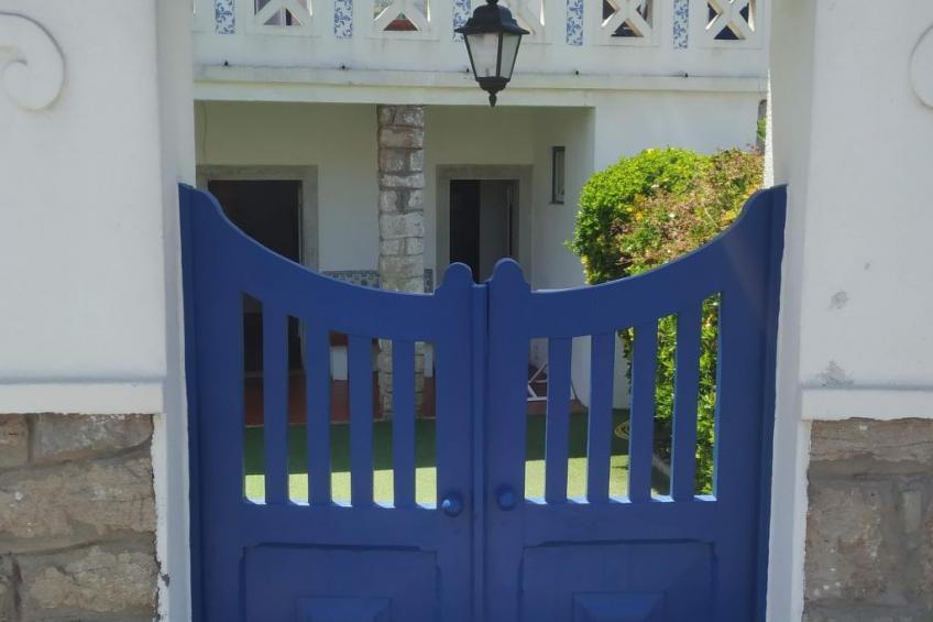 Schöne Wohnung in Azenhas Mar mit großem Garten