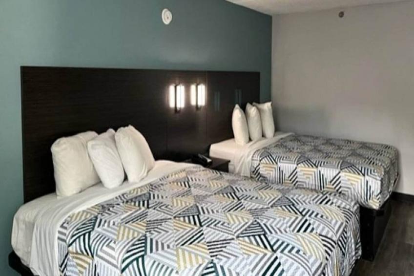 2 Queen Beds  Suite Non-Smoking Micfridge - foto 6