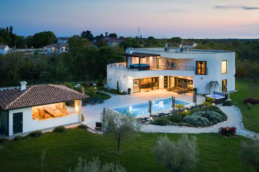 Villa mit Klimaanlage und Pool - BF-VK8ZT