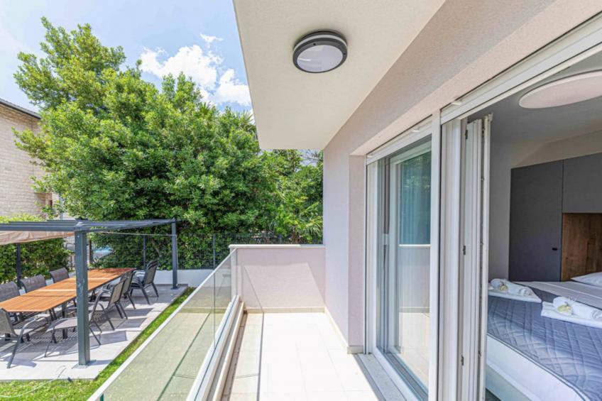 Expansive Retreat with Private Pool & BBQ, Near the Beach - Six Bedroom Villa - foto 30