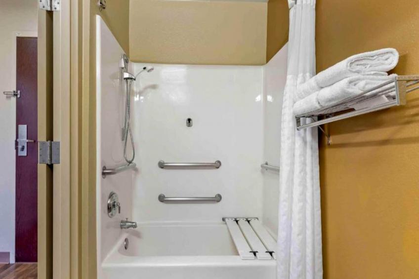 1 Queen Bed | Mob Acc Tub Ste Nsmk Sb Micfri - foto 29