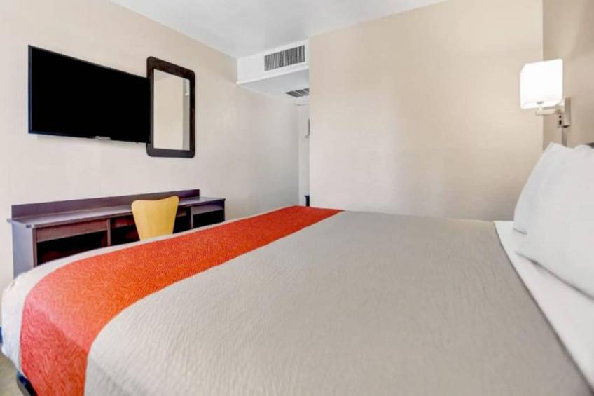1 King Bed  Non-Smoking - foto 13