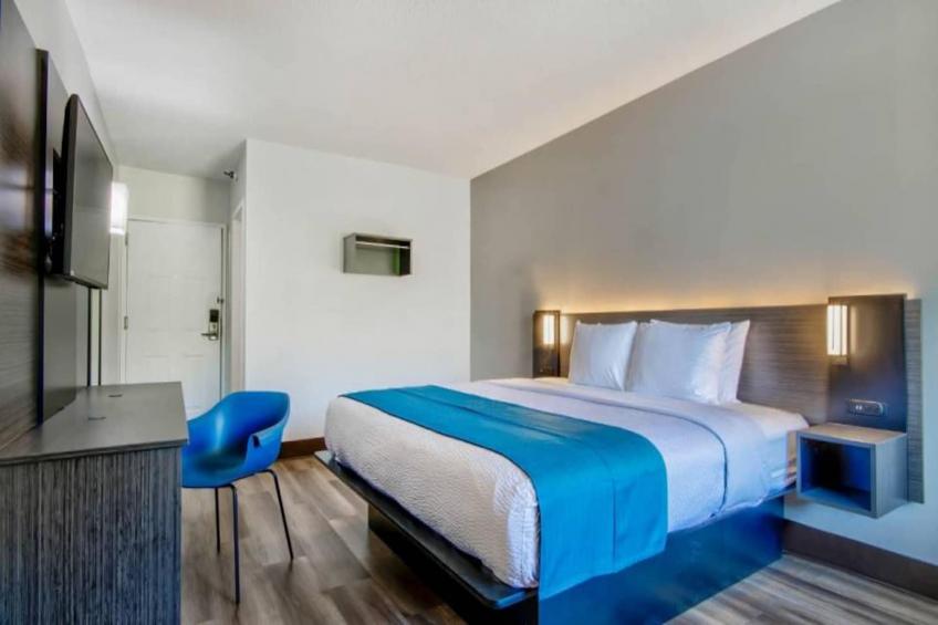 1 King Bed  Non-Smoking Micfridge - foto 9