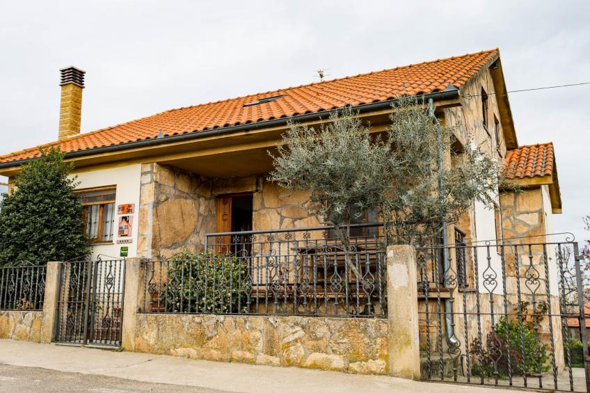 Sehr gepflegtes Ferienhaus im typisch spanischen Stil mit Garten, zwei Terrasse - foto 7