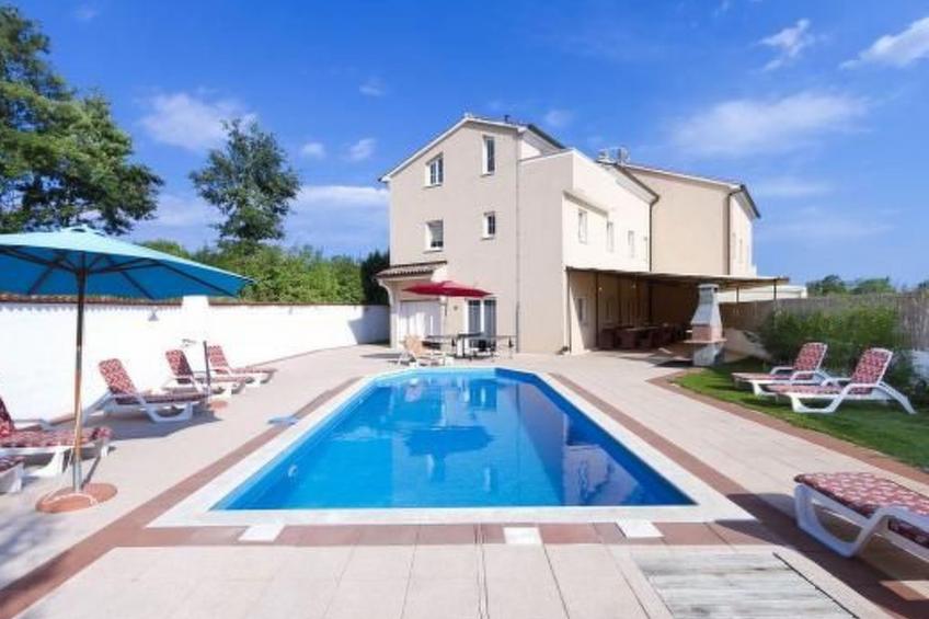 Wunderschönes Ferienhaus in Cere mit Privatem Pool