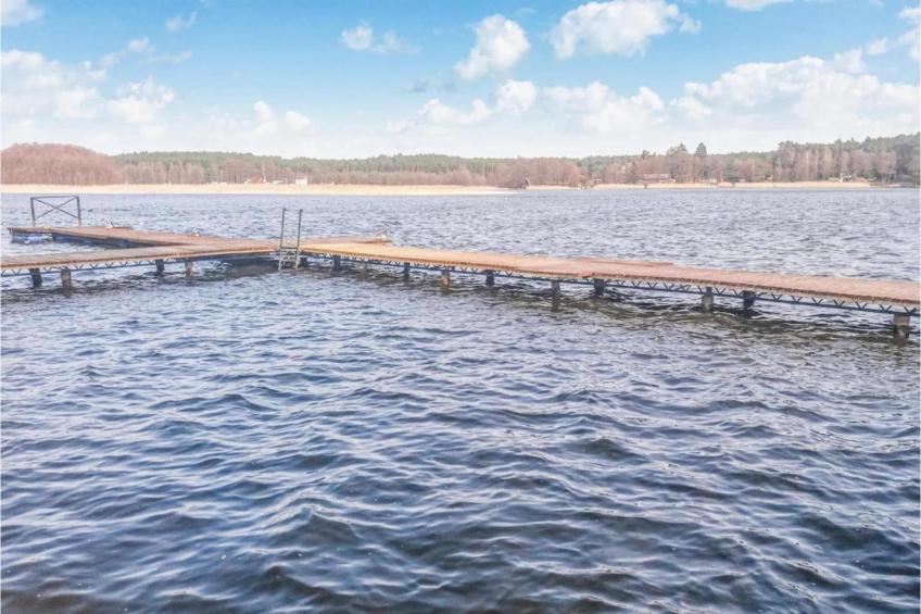 Drewniany dom nad jeziorem - foto 37