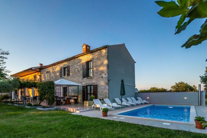 Schönes Haus mit großer grüner Umgebung, Pool - foto 45