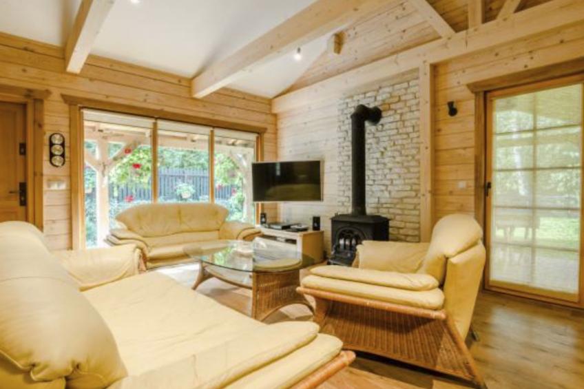 Charmantes Ferienhaus in Dębina mit Offenem Kamin