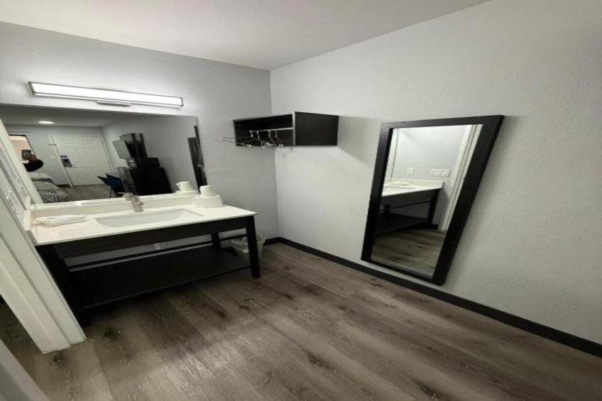 1 King Bed  Non-Smoking - foto 21