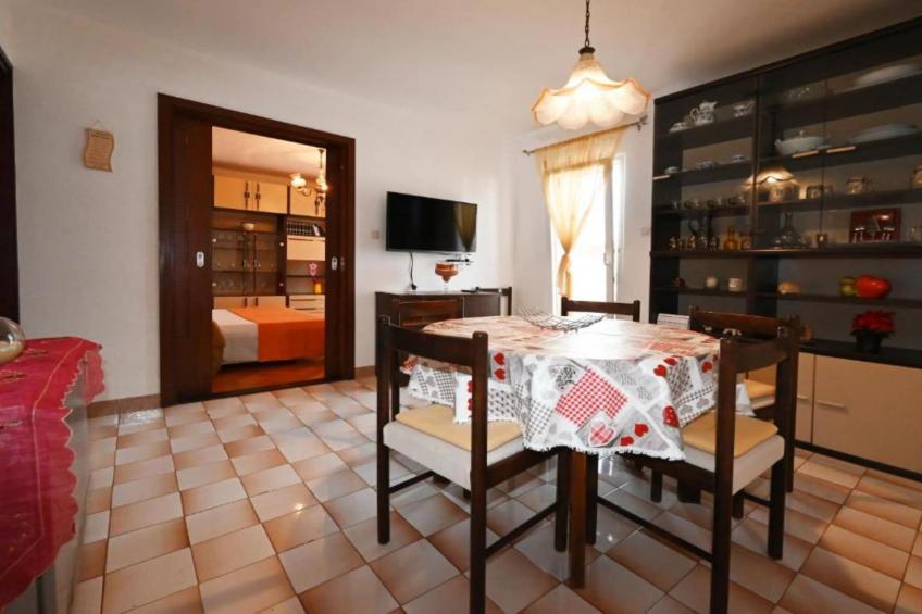 Apartments Mihovilović - 50 m from beach - Two Bedroom Apartment with Balcony and Sea View (A2)