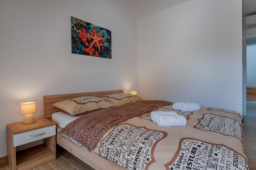 Haus in Pinezići mit privatem Pool - foto 33