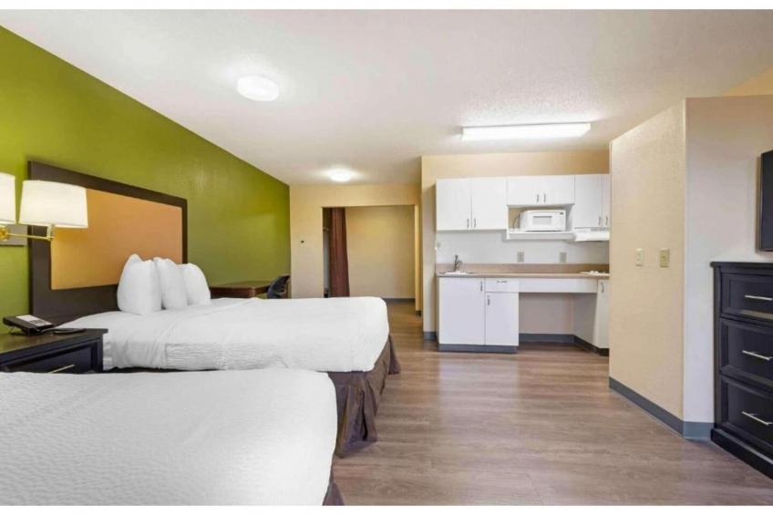 2 Full Beds  Non-Smoking Kitchen - foto 15