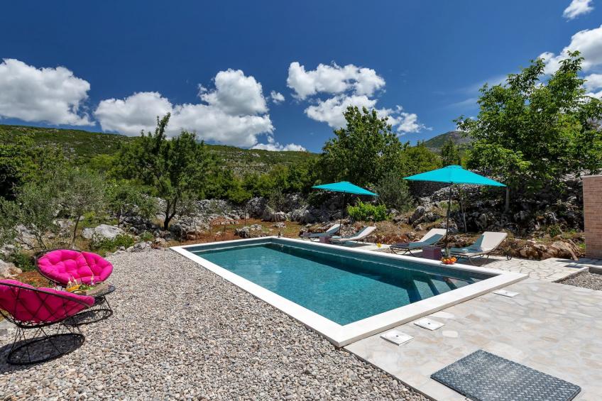 in Rašćane mit Beheiztem Pool - foto 11