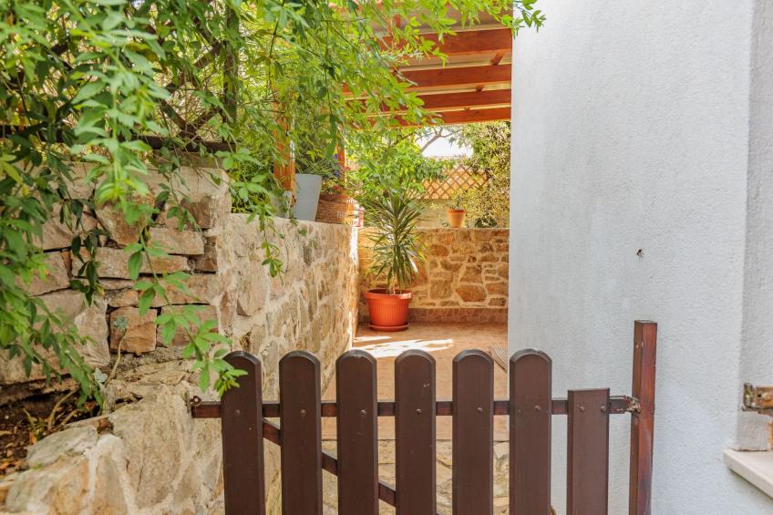 Traditionelles Steinhaus am Meer in Preko - foto 26