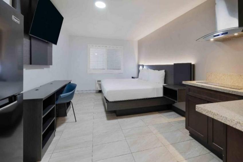 1 Queen Bed  Non-Smoking Hot Tub Micfridge - foto 14