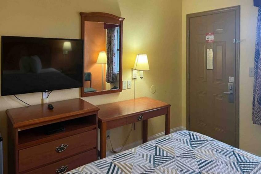 1 King Bed  Non-Smoking Micfridge - foto 5