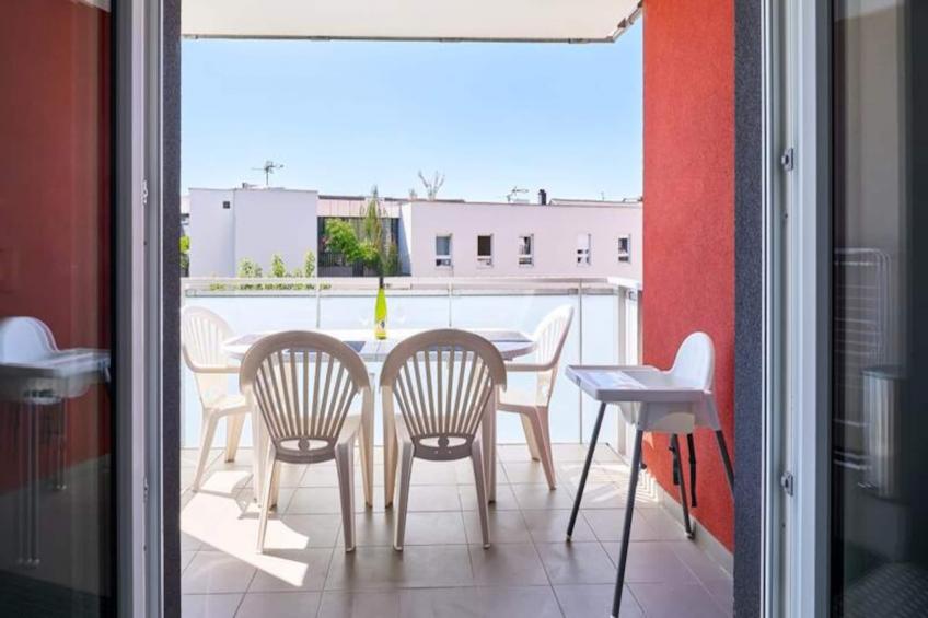 Dans Les étoiles - 2 Chambres Proche Centre Ville Avec Parking Inclus - foto 5