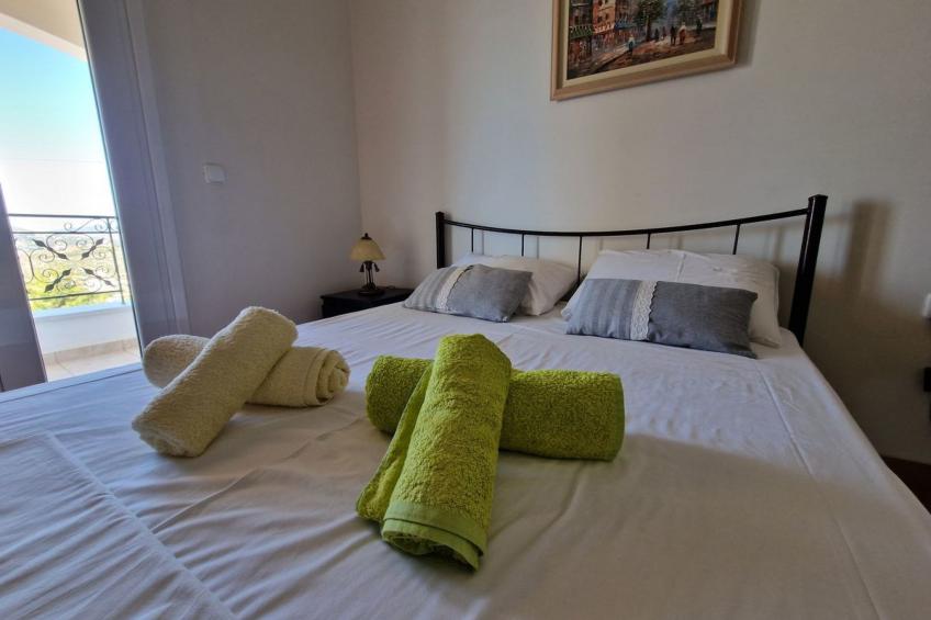 Vollständig umschlossene und großzügig angelegte dreistöckige Ferienvilla mit f - foto 37