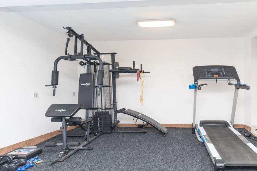 Relaxing Holiday Home with Pool, Fitness Area, and Entertainment Facilities - Six Bedroom Holiday Home - foto 43