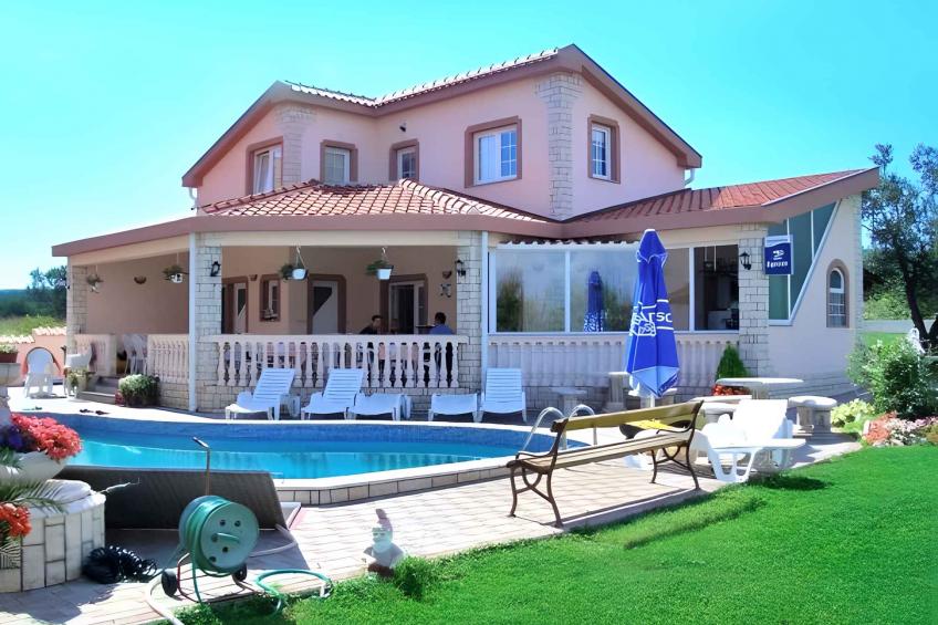 appartement de vacances avec piscine à 20 m de la mer Adriatique - BF-HX9P
