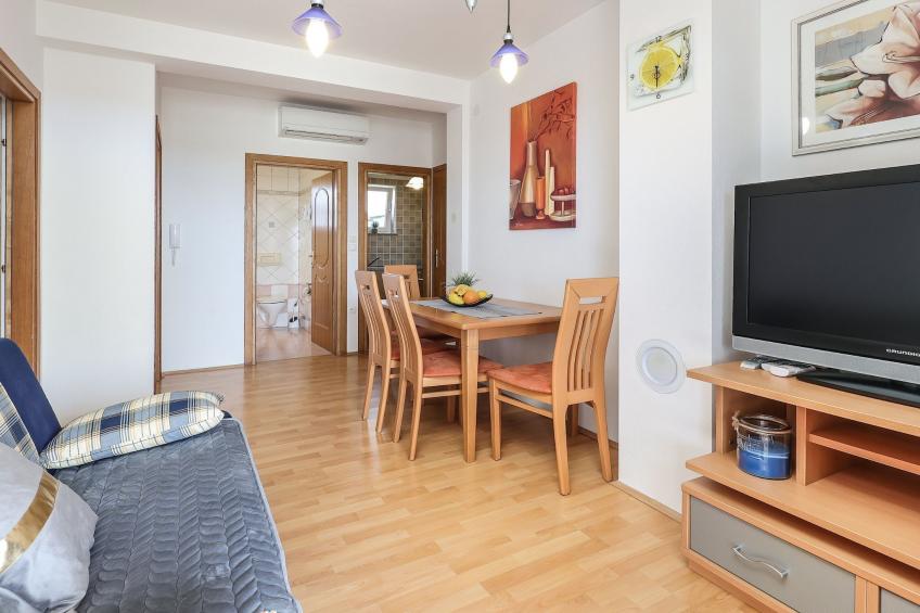 Peaceful Nature Retreat Near Krk Town with BBQ and Parking - Standard Two Bedroom Apartment - foto 2