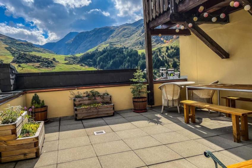 mit Panoramablick in die Bergwelt