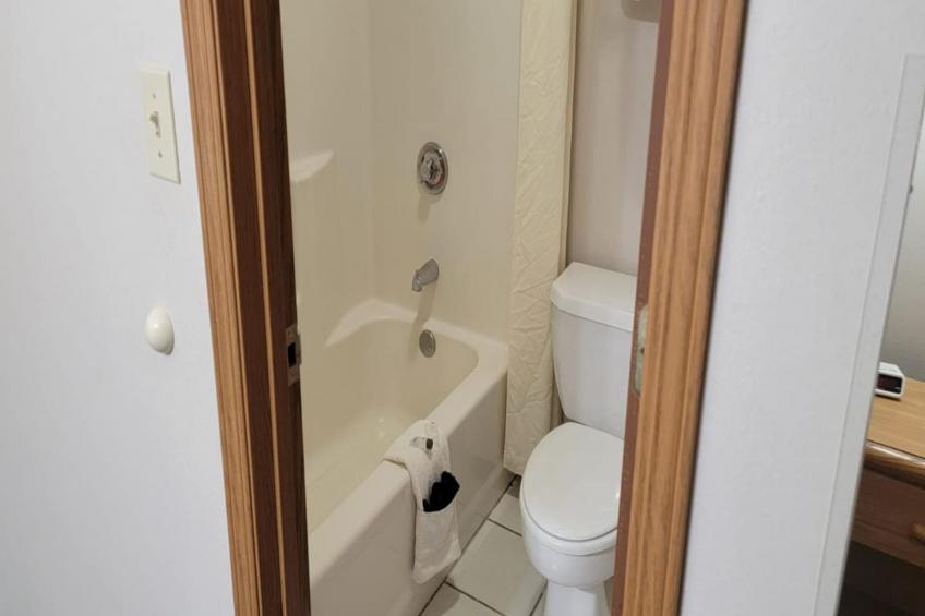 King Bed with Jetted Tub - foto 5