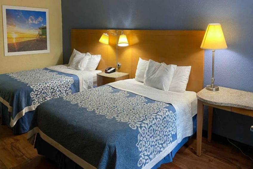 2 Queen Beds  Non-Smoking