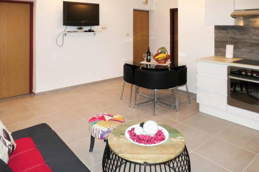 Sea-View Apartments with Pool, Terrace, and Outdoor Lounge in Scenic Čiovo Island - Two Bedroom Apartment (Owner Sollis I) - foto 4