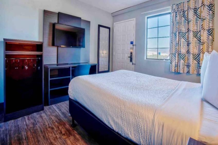 1 Full Bed  ADA/Tub - foto 11